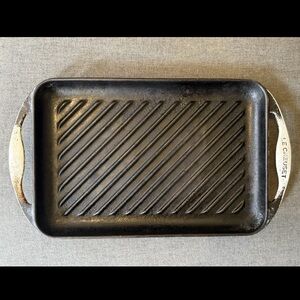 Le Creuset Rectangular Grill Pan in Black and Cream
